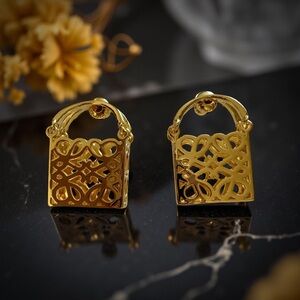 Elegant Gold Filigree Earrings